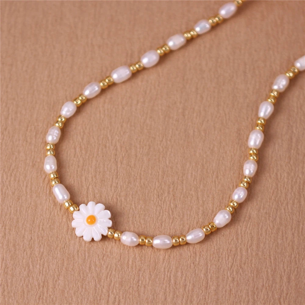 Pearl Shell Daisy Necklace
