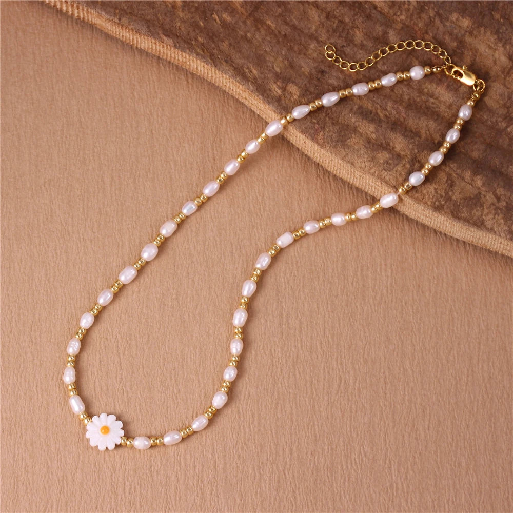 Pearl Shell Daisy Necklace