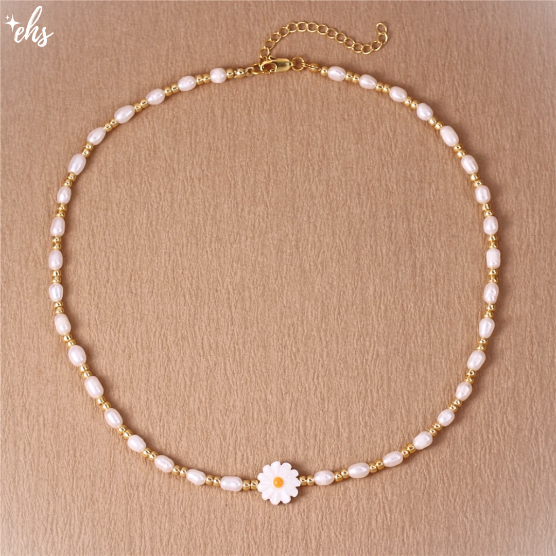 Pearl Shell Daisy Necklace